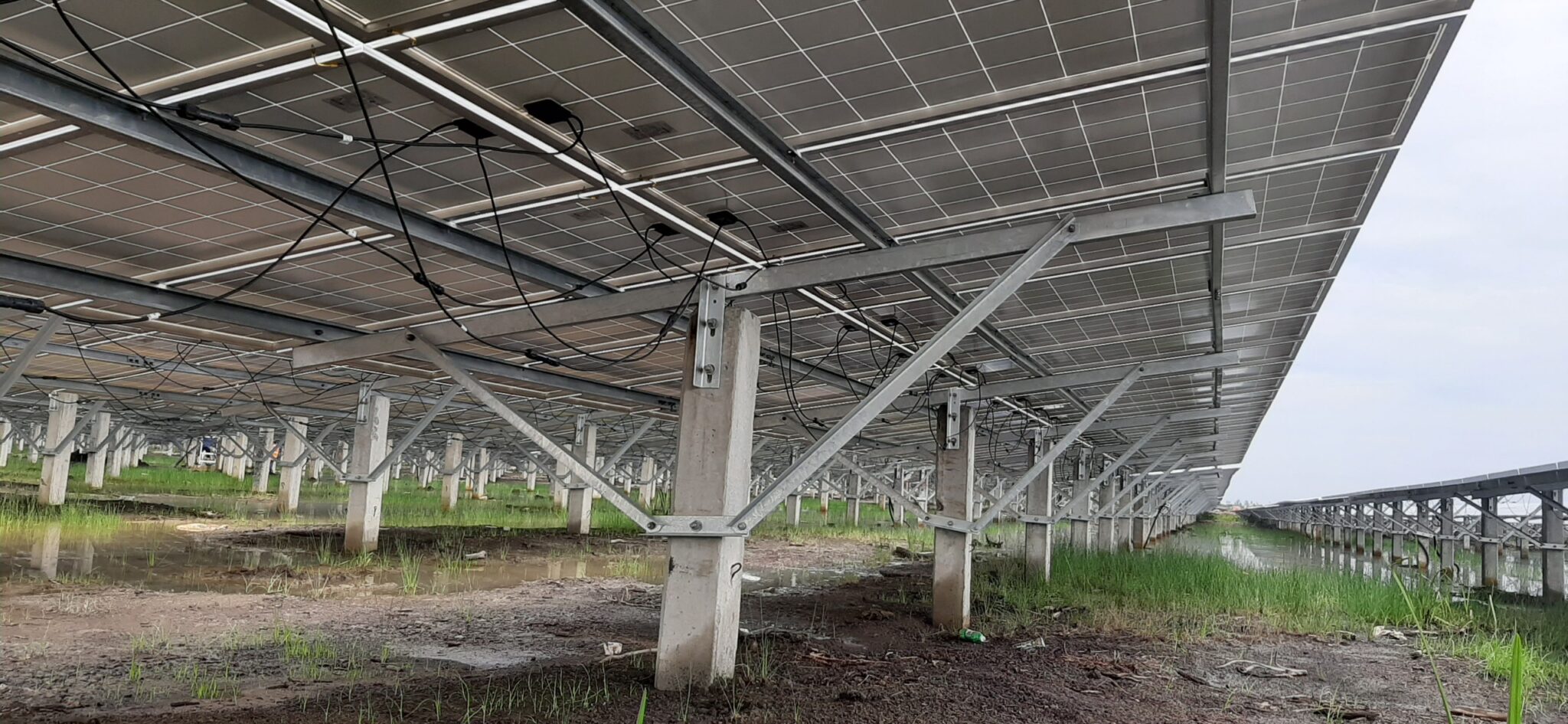 Solar battery holder Co Khi Ngai Cau