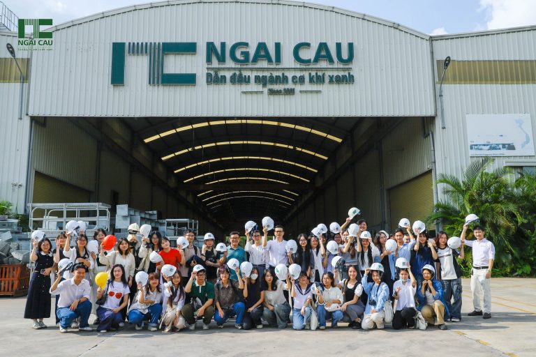 SINH VIÊN HỌC VIỆN BÁO CHÍ THAM QUAN THỰC TẾ NHÀ MÁY NGÃI CẦU